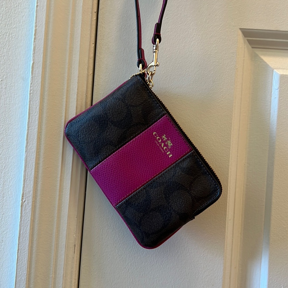 Coach Corner Zip Wrislet | Leather | New